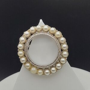 Vintage Elegant Faux Pearl Brooch